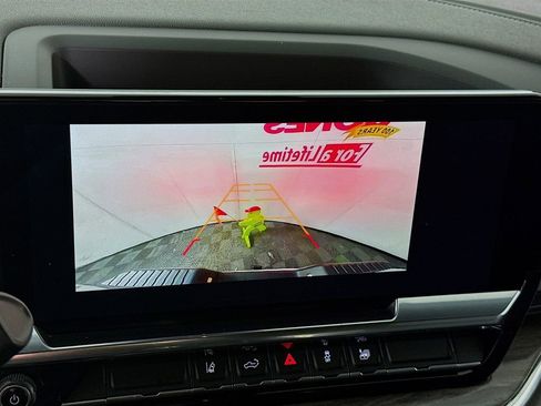 Used 2025 Chevrolet Silverado 2500 LTZ w/ LTZ Convenience Package image 6