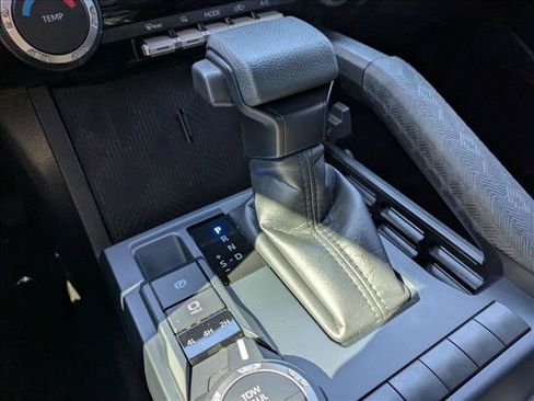 Certified 2025 Toyota Tacoma SR5 AWD/4WD image 12