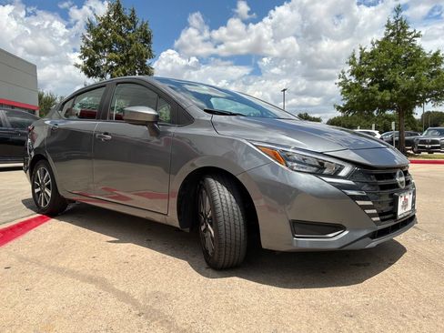 Used 2025 Nissan Versa SV FWD image 4