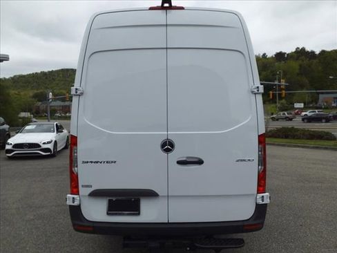 Used 2024 Mercedes-Benz Sprinter 2500 image 5
