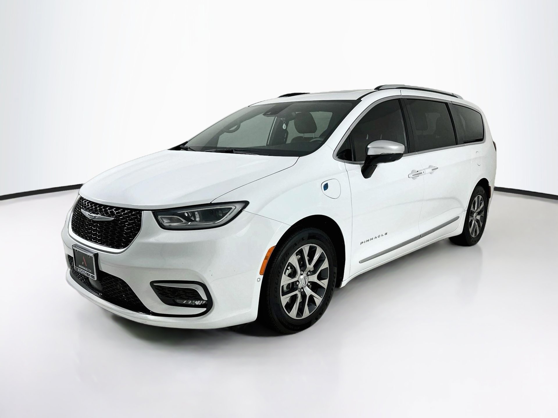 Used 2023 Chrysler Pacifica Pinnacle FWD image 3