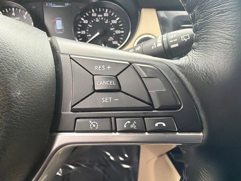 Used 2017 Nissan Rogue SV FWD image 29