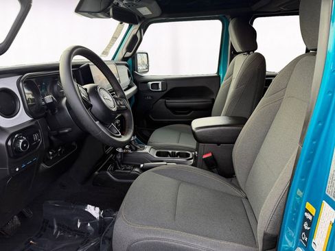 Used 2024 Jeep Wrangler Unlimited image 9