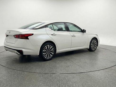 Used 2025 Nissan Altima 2.5 SV image 9