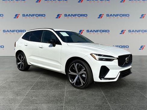 Used 2022 Volvo XC60 B6 R-Design AWD/4WD image 7