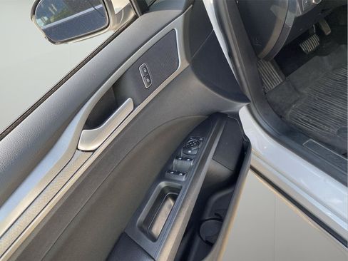 Used 2020 Ford Fusion SE FWD image 14