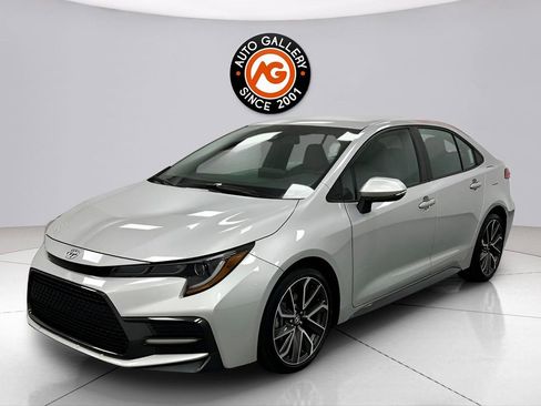 Used 2022 Toyota Corolla SE image 3