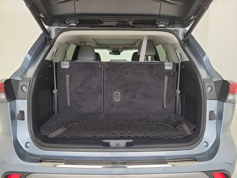 Used 2023 Toyota Highlander Platinum FWD image 11