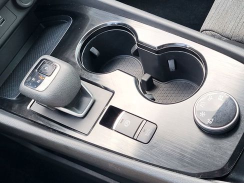 Used 2023 Nissan Rogue SV image 18