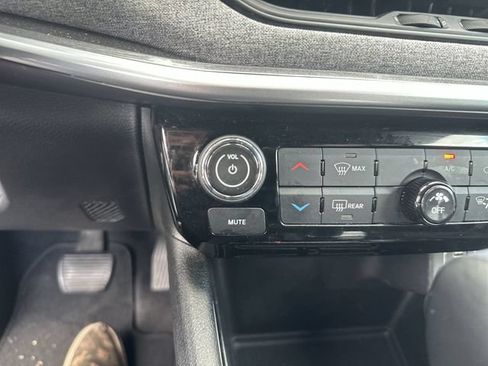 Used 2025 Jeep Compass Latitude AWD/4WD image 14