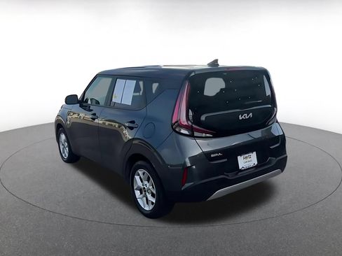 Used 2025 Kia Soul LX w/ LX Technology Package FWD image 11