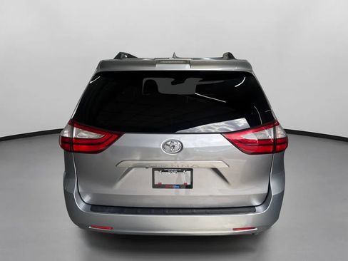 Used 2018 Toyota Sienna LE FWD image 8