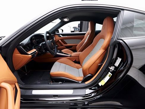 Used 2024 Porsche 911 Carrera S image 2