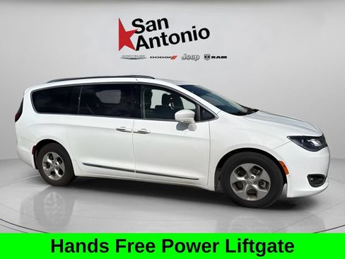 Used 2017 Chrysler Pacifica Touring-L Plus w/ Advanced Safetytec Group FWD image 15