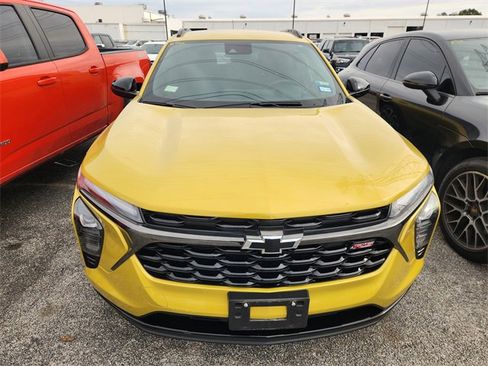 Used 2024 Chevrolet Trax RS w/ Driver Confidence Package image 2