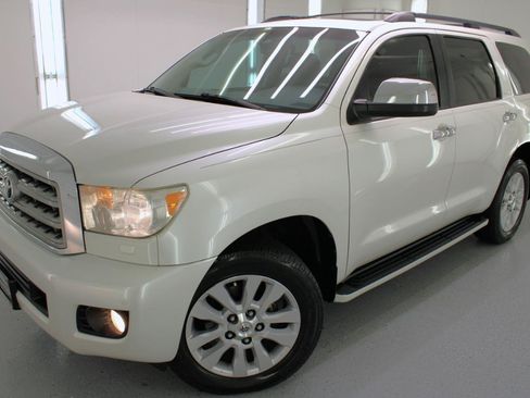 Used 2012 Toyota Sequoia Platinum AWD/4WD image 3