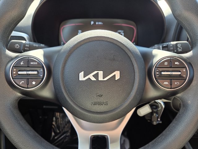 Used 2025 Kia Soul LX w/ LX Technology Package FWD image 32