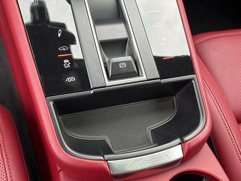 Used 2024 Porsche Macan GTS AWD/4WD image 19