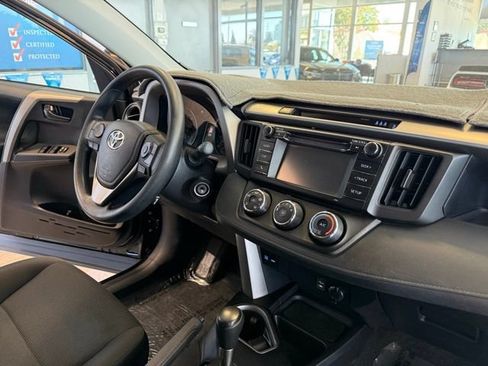 Used 2017 Toyota RAV4 LE AWD/4WD image 27