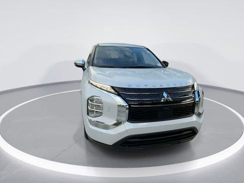 Used 2022 Mitsubishi Outlander ES AWD/4WD image 2