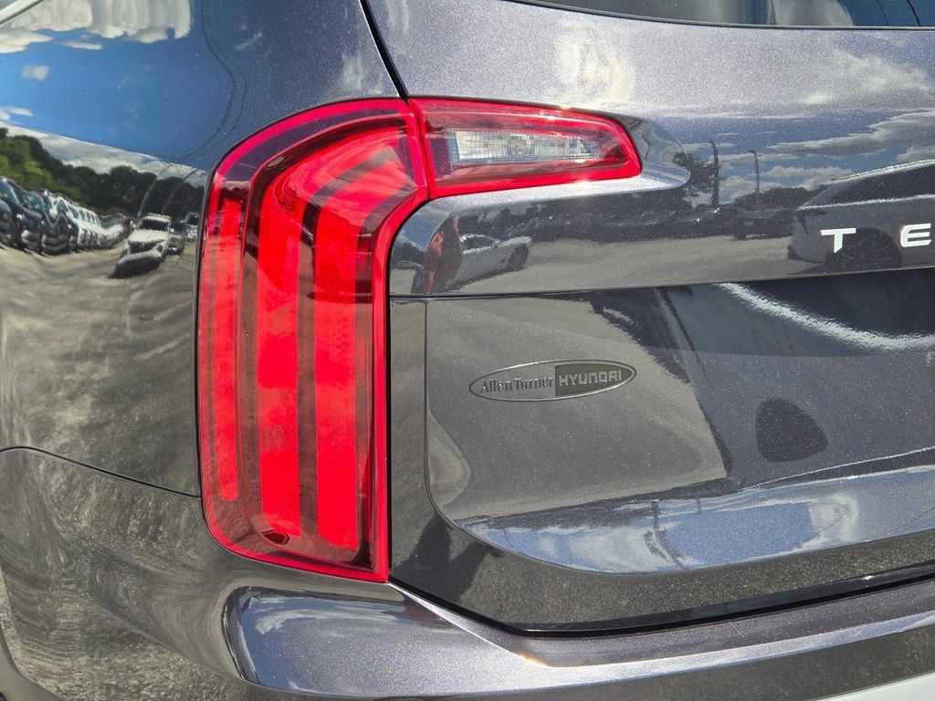 Used 2025 Kia Telluride LX FWD image 7