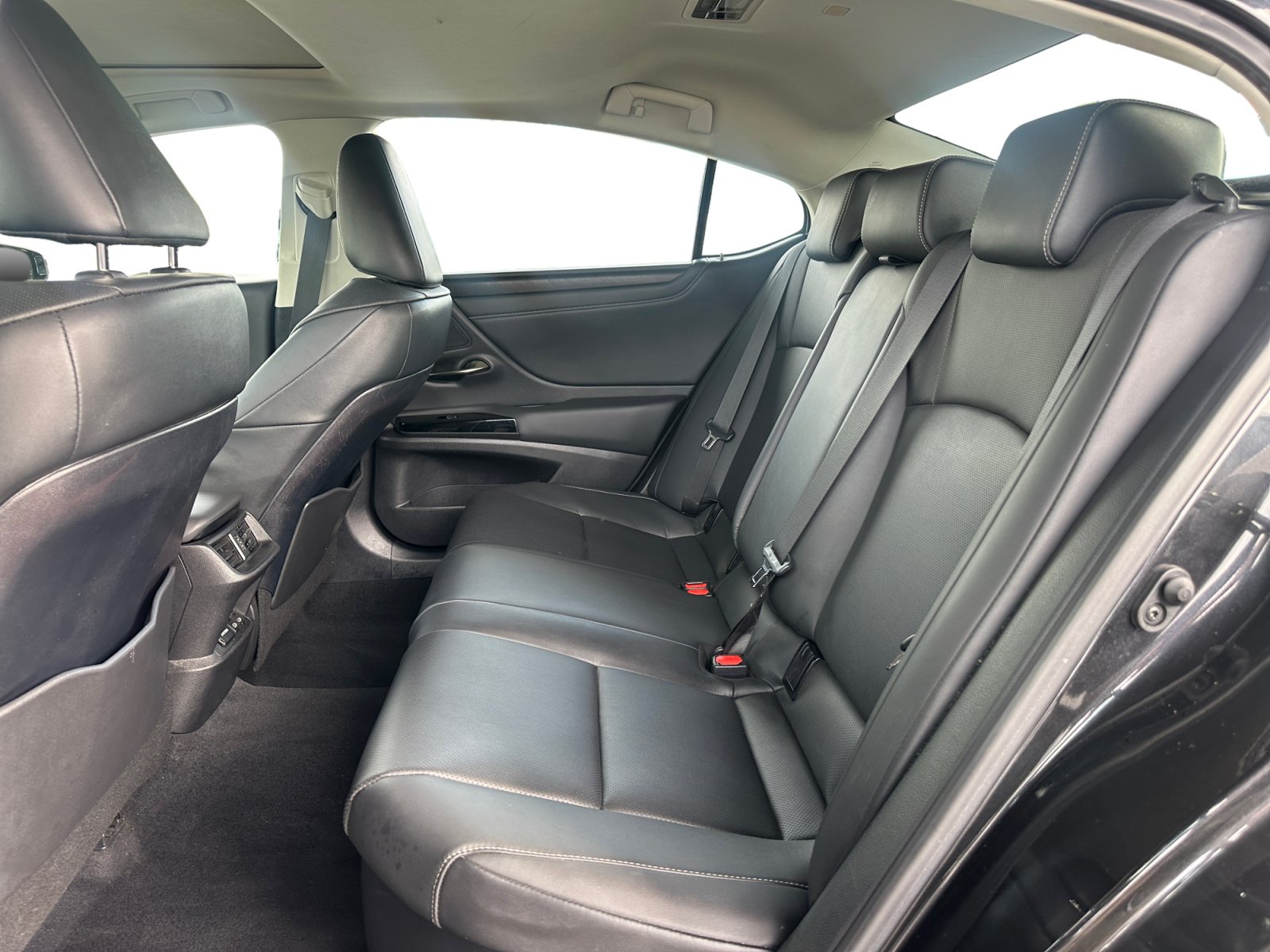 Used 2024 Lexus ES 300h w/ Premium Package FWD image 13