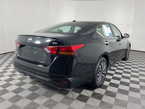 Used 2024 Nissan Altima 2.5 SV FWD image 12
