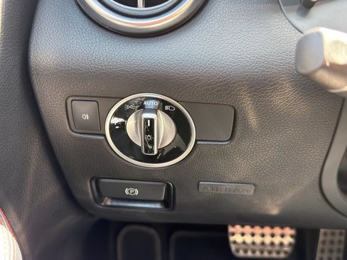 Used 2020 Mercedes-Benz SLC 300 image 27