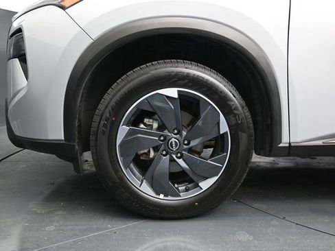 Used 2025 Nissan Rogue SV AWD/4WD image 19