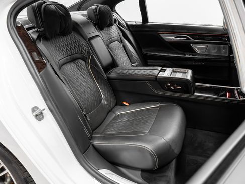 Used 2020 BMW 750i xDrive image 22