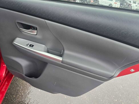 Used 2014 Toyota Prius V Five image 13