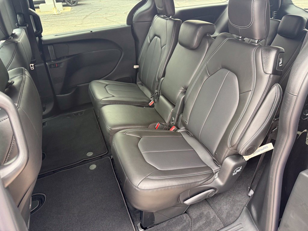 New 2027 Chrysler Pacifica Select FWD image 16