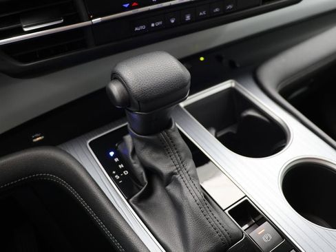 Used 2025 Toyota Sienna LE image 22