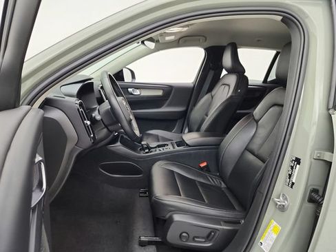 Certified 2024 Volvo XC40 B5 Core AWD/4WD image 34