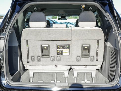 Used 2020 Toyota Sienna L image 27