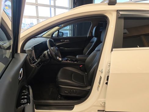 Certified 2025 Kia Sportage EX AWD/4WD image 14