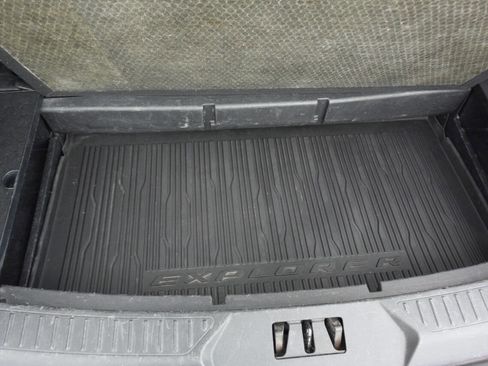 Used 2022 Ford Explorer XLT w/ Equipment Group 202A image 50