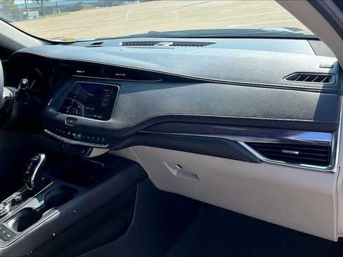 Used 2023 Cadillac XT4 Luxury w/ Cold Weather Package FWD image 22