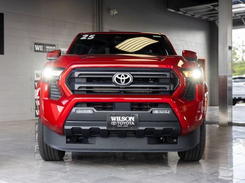 Certified 2025 Toyota Tacoma SR5 AWD/4WD image 2