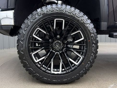 Used 2026 GMC Sierra 1500 SLT AWD/4WD image 9
