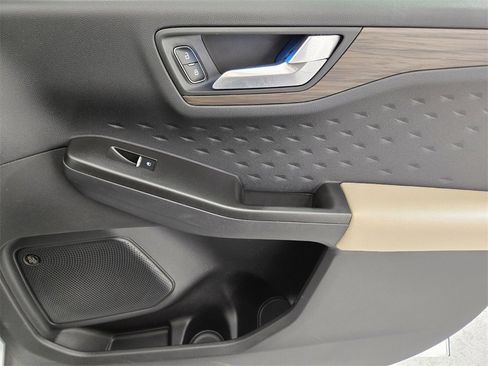 Used 2020 Ford Escape Titanium image 22