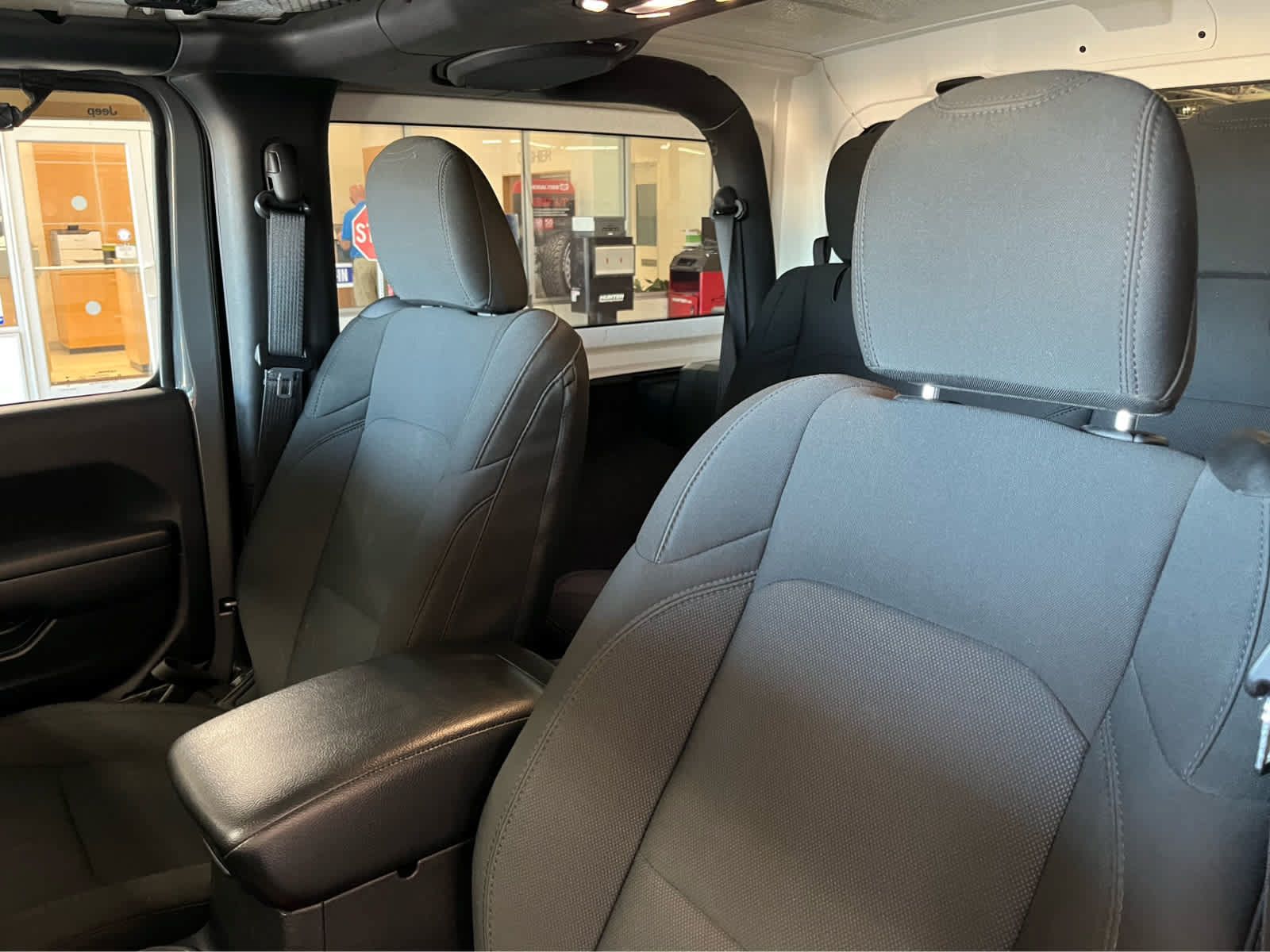 Used 2021 Jeep Wrangler Sport AWD/4WD image 15