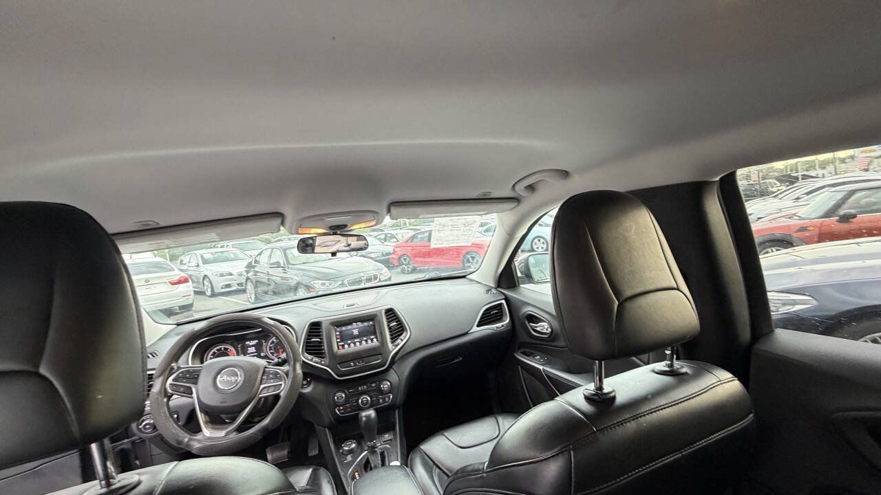 Used 2019 Jeep Cherokee Latitude Plus w/ Cold Weather Group AWD/4WD image 15