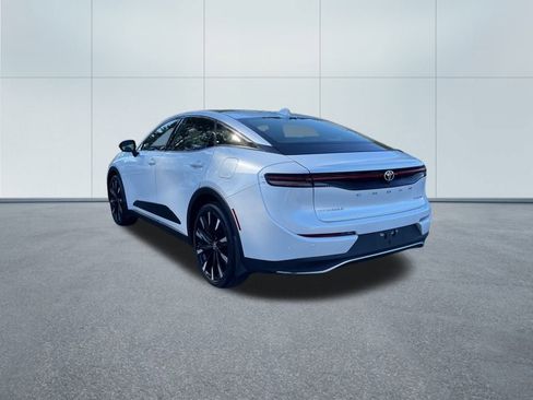 Used 2023 Toyota Crown Platinum image 7