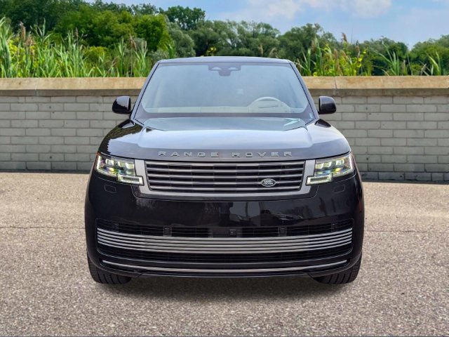 Certified 2025 Land Rover Range Rover SV AWD/4WD image 2