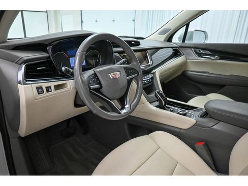 Used 2020 Cadillac XT6 Premium Luxury image 9