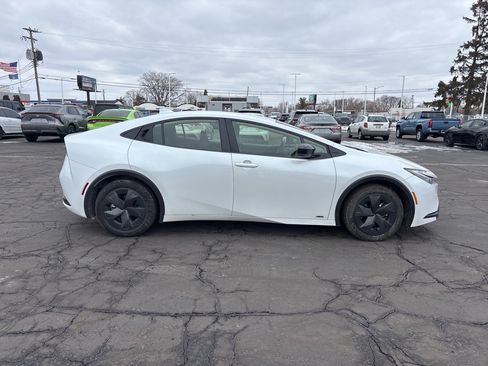 Used 2025 Toyota Prius LE image 5