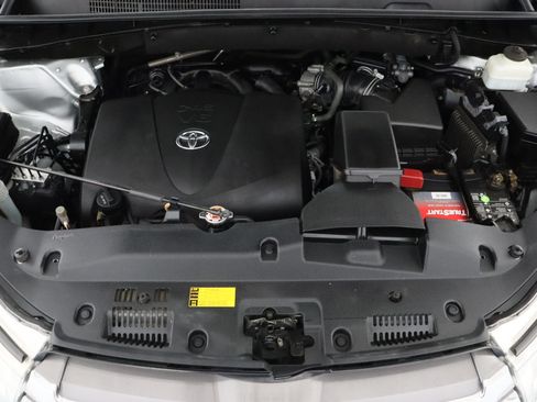 Used 2019 Toyota Highlander XLE FWD image 43