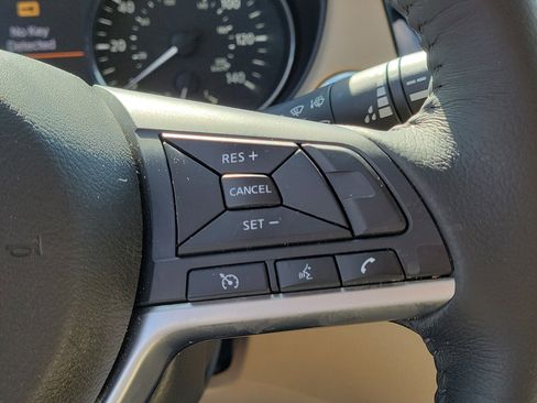 Used 2018 Nissan Rogue SV FWD image 30