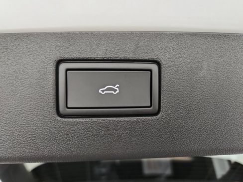 New 2025 Volkswagen Tiguan SE R-Line image 35